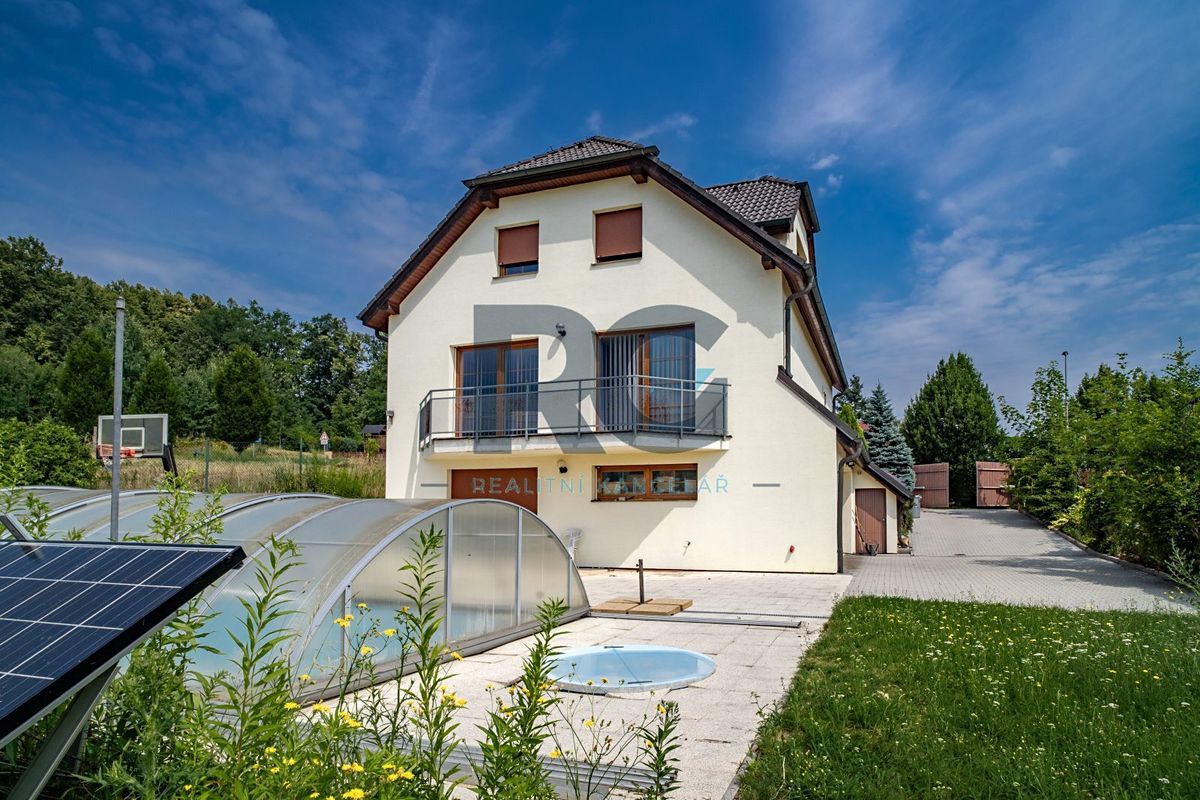 Prodej rodinného domu 226 m², pozemek 1089 m²